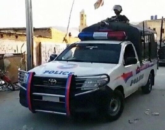 خاران: سلہہ بند بندغ آک پولیس کارندہ آتا سِلاہ تے کوزہ کریر